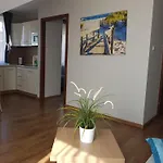 Marina W Budynku Z Basenem *