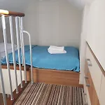 Marina W Budynku Z Basenem