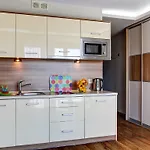 Marina W Budynku Z Basenem