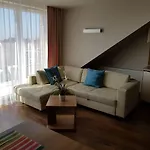 Апартаменты Marina W Budynku Z Basenem Ястарня