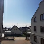 Marina W Budynku Z Basenem * Ястарня
