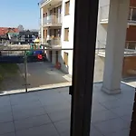 Marina W Budynku Z Basenem Апартаменты *