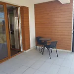 Апартаменты Marina W Budynku Z Basenem Ястарня