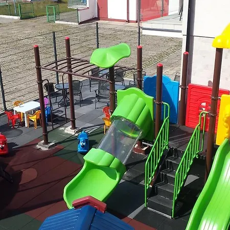 Marina W Budynku Z Basenem 亚斯塔尔尼亚