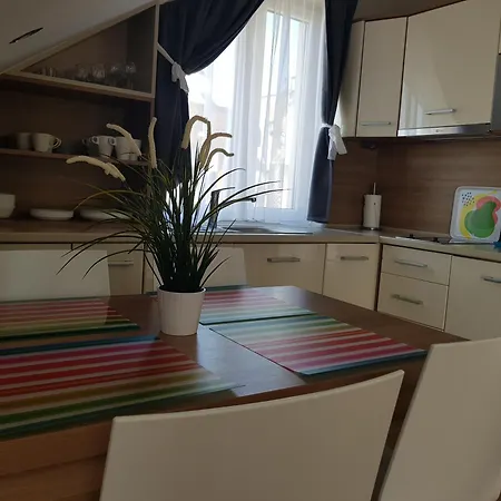 Marina W Budynku Z Basenem Apartment *