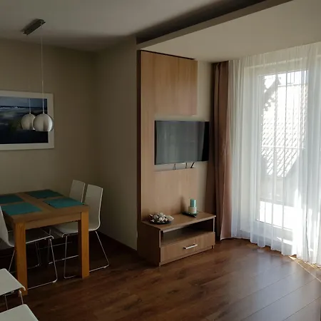 Marina W Budynku Z Basenem