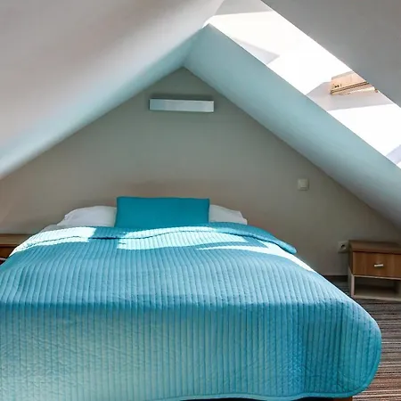 Marina W Budynku Z Basenem *