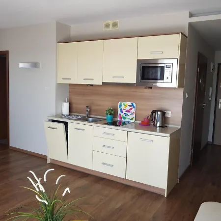 Marina W Budynku Z Basenem *