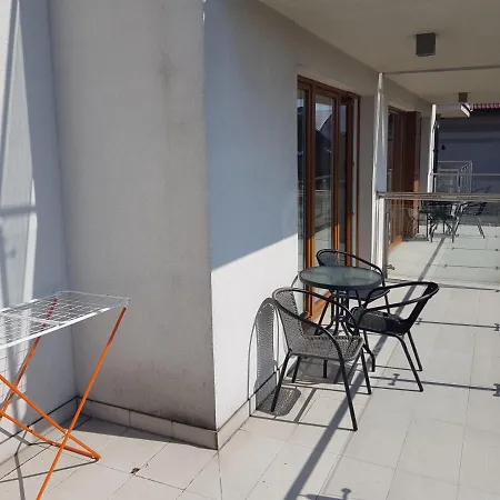 Marina W Budynku Z Basenem Apartment