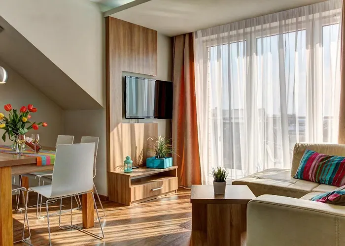 Marina W Budynku Z Basenem