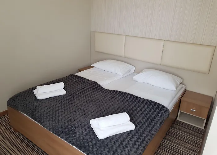 Marina W Budynku Z Basenem *