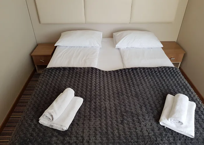 Marina W Budynku Z Basenem Daire