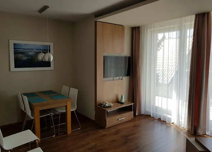 Marina W Budynku Z Basenem