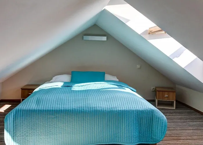 Marina W Budynku Z Basenem *