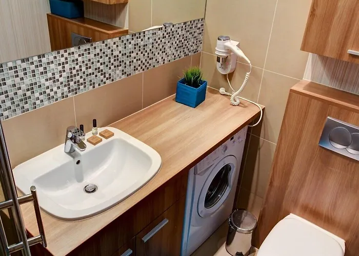 Marina W Budynku Z Basenem *