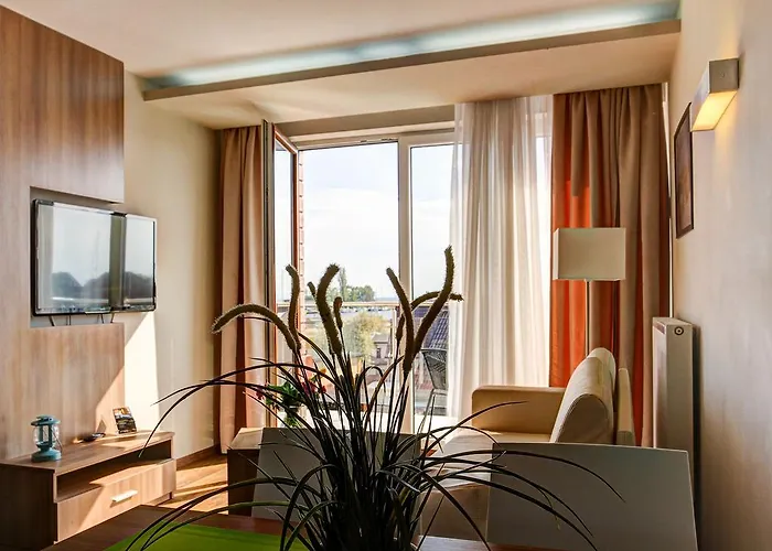 Marina W Budynku Z Basenem