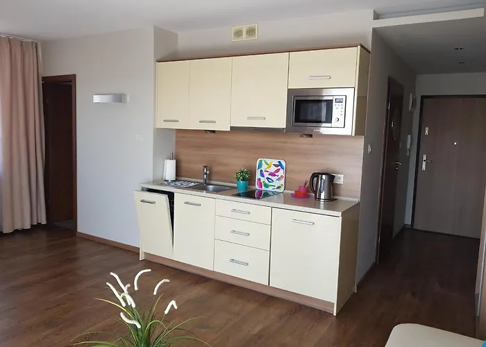 Marina W Budynku Z Basenem *