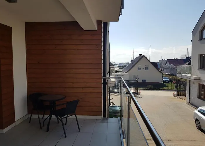 Marina W Budynku Z Basenem Daire