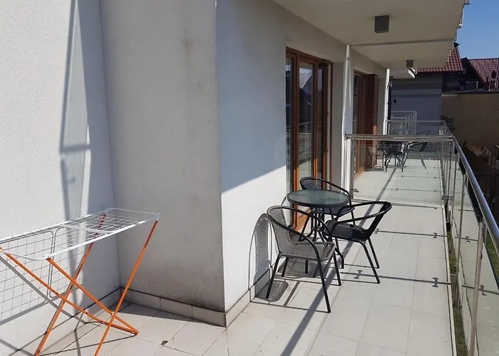 Marina W Budynku Z Basenem Apartamento